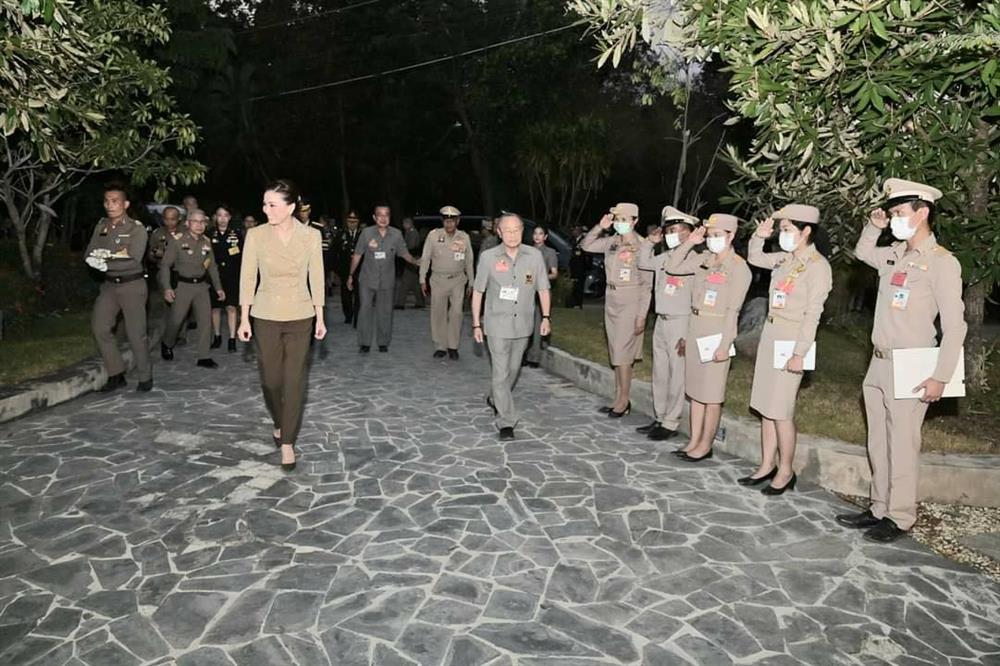 วันพฤหัสบดีที่ 24 ธันวาคม 2563 สมเด็จพระนางเจ้า ฯ พระบรมราชินี เสด็จพระราชดำเนินเป็นการส่วนพระองค์ไปยังโครงการสวนสมเด็จพระศรีนครินทราบรมราชชนนี ตำบลสามพระยา อำเภอชะอำ จังหวัดเพชรบุรี